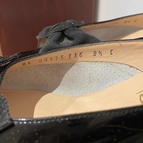 Salvatore Ferragamo Peep Toe Heels - Size 8.5 - Picture 4 of 15